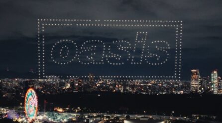 ¡Épico! Oasis ilumina el cielo de CDMX con drones y sorprende a sus fans en plena noche