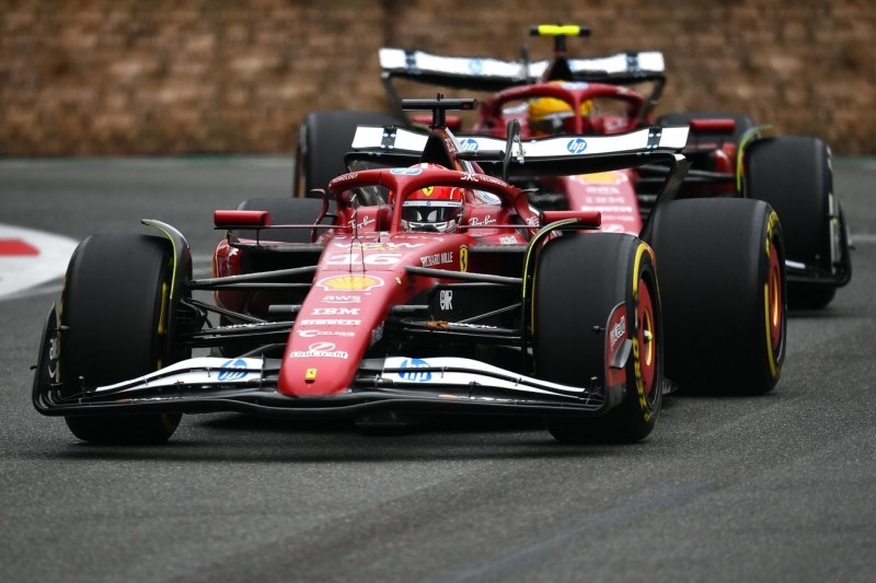 Hamilton ignora órdenes de Ferrari en Bakú, Leclerc respode: “Que disfrute el 8°”