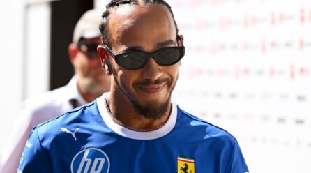 Hamilton se desprende de su colección de autos y revela su nueva pasión