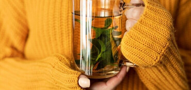 ¿Qué infusión debes tomar antes de dormir? Así puedes reducir tus niveles de estrés y ansiedad