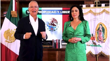 Salinas da su propio Grito de Independencia, con estandarte incluido: “vida, propiedad y libertad”