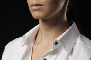 ¿Cómo blanquear el cuello de las camisas? Conoce los trucos caseros efectivos