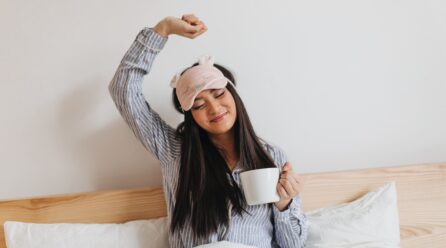 Cómo crear una rutina de sueño saludable y despertar con más energía