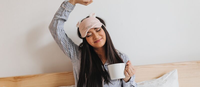 Cómo crear una rutina de sueño saludable y despertar con más energía