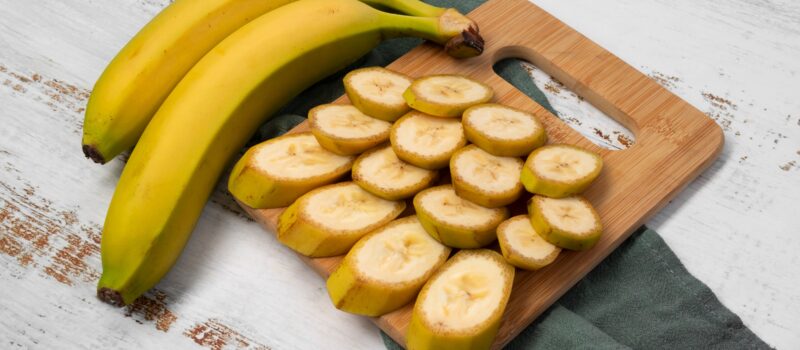 El truco que ayuda a mantener los plátanos intactos: así pueden preservarse sin cáscara