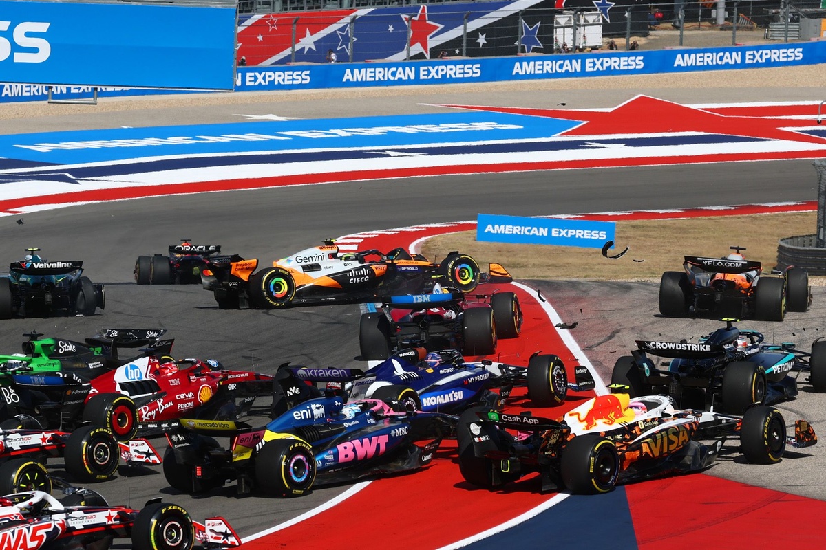 F1 GP Austin 2025: Verstappen gana la sprint, los McLaren chocan y Colapinto 14°